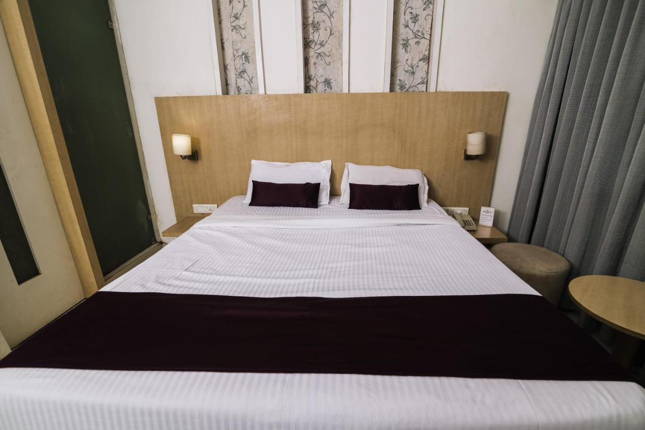 Hotel Monarch Guestline In Midc Rabale, Navi Mumbai Bagian luar foto