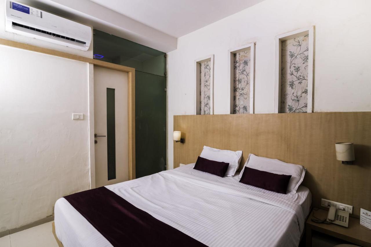 Hotel Monarch Guestline In Midc Rabale, Navi Mumbai Bagian luar foto
