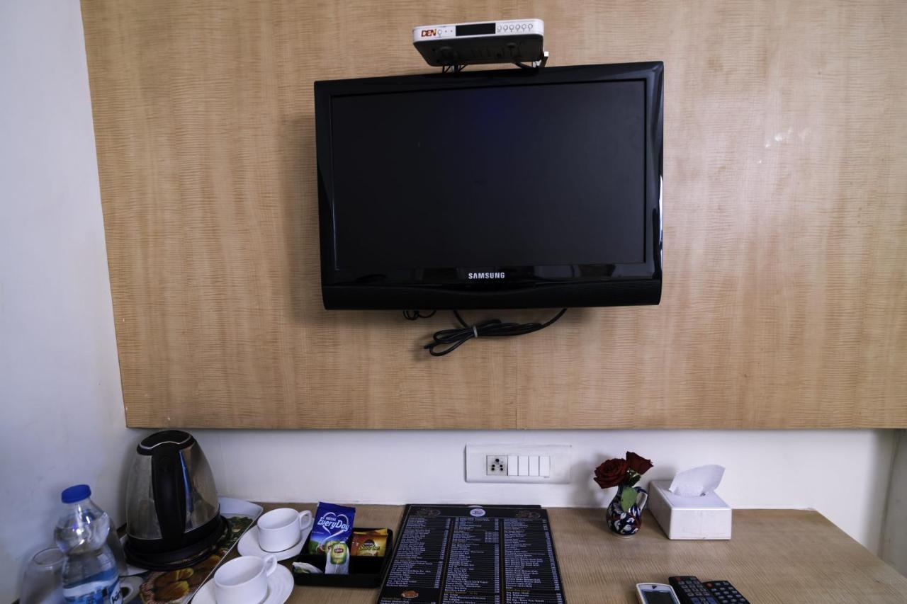 Hotel Monarch Guestline In Midc Rabale, Navi Mumbai Bagian luar foto