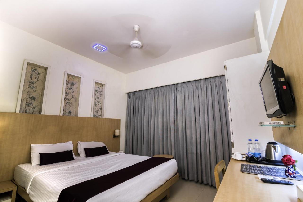 Hotel Monarch Guestline In Midc Rabale, Navi Mumbai Bagian luar foto