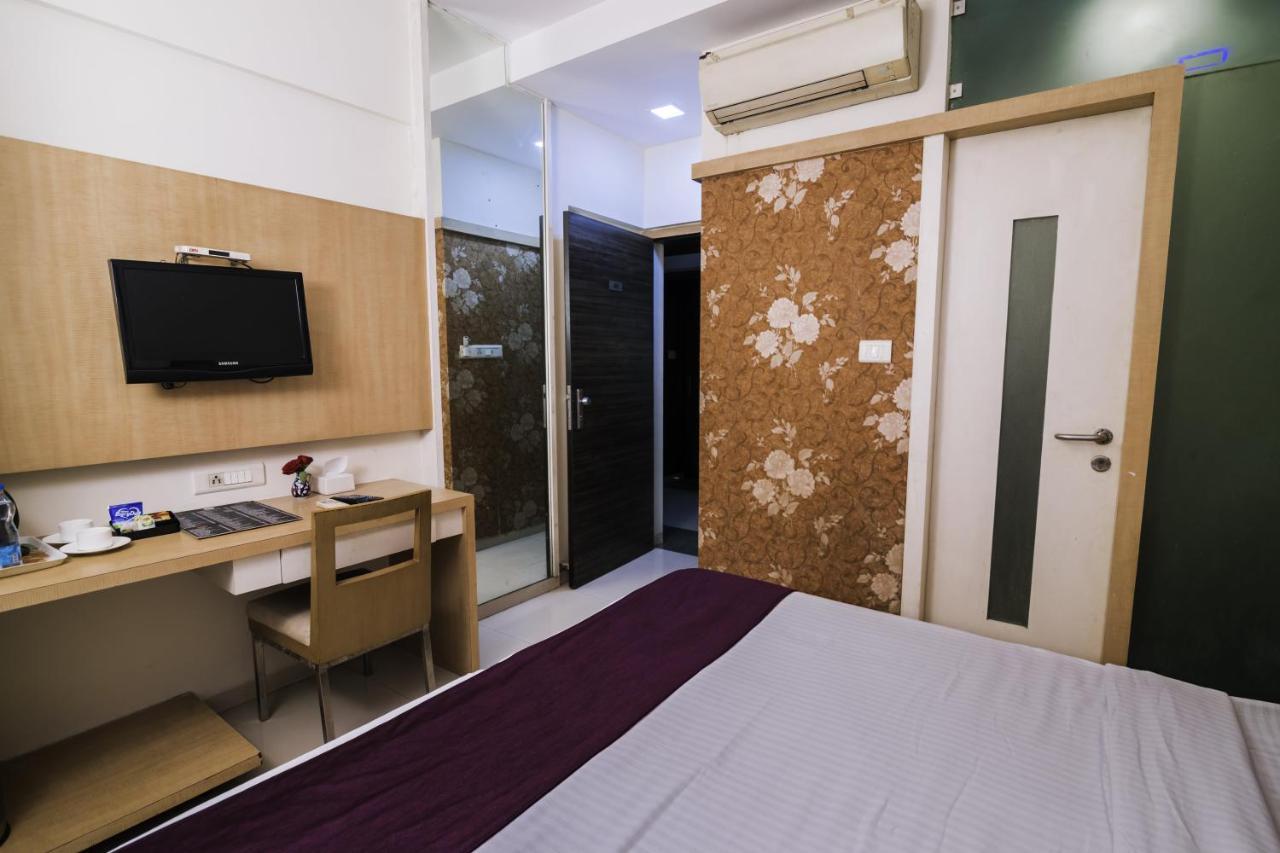 Hotel Monarch Guestline In Midc Rabale, Navi Mumbai Bagian luar foto