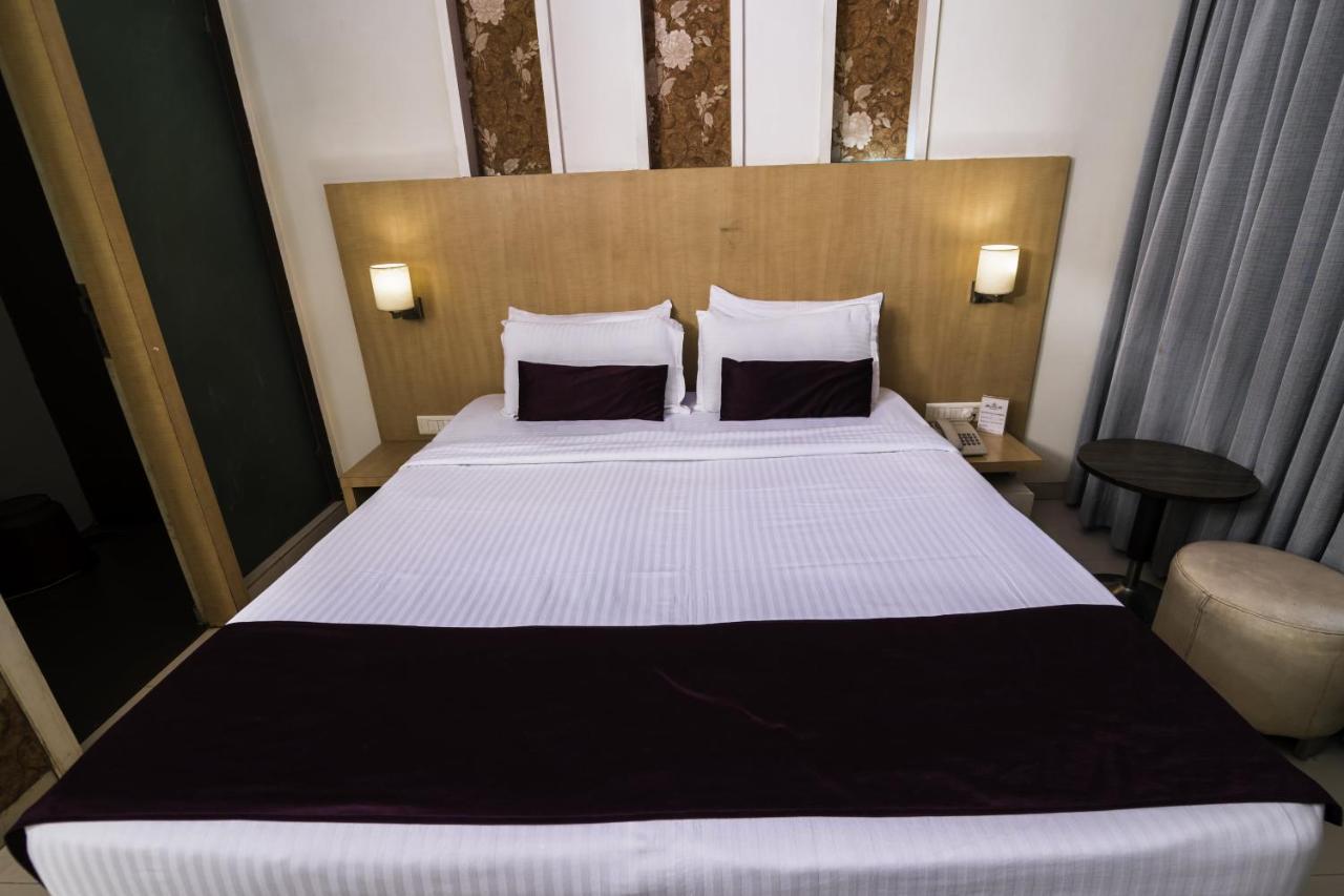 Hotel Monarch Guestline In Midc Rabale, Navi Mumbai Bagian luar foto