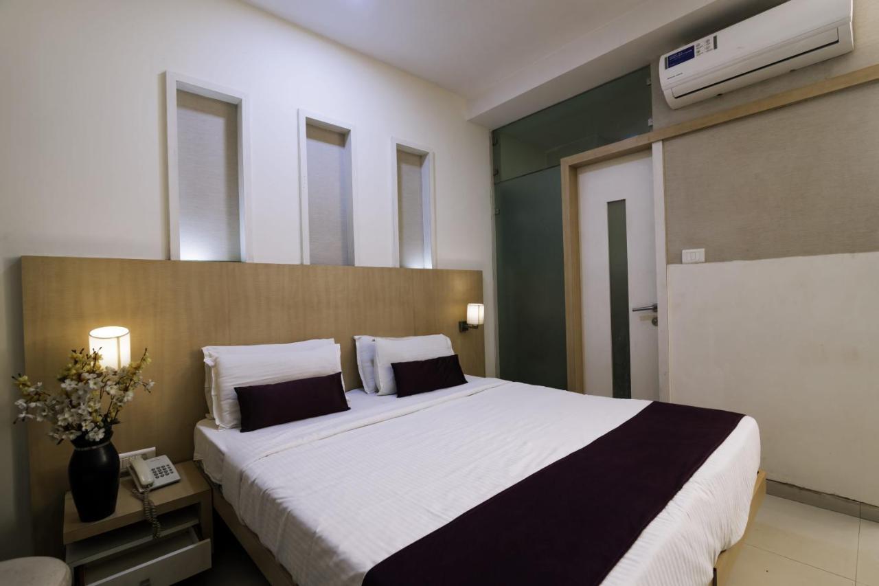 Hotel Monarch Guestline In Midc Rabale, Navi Mumbai Bagian luar foto