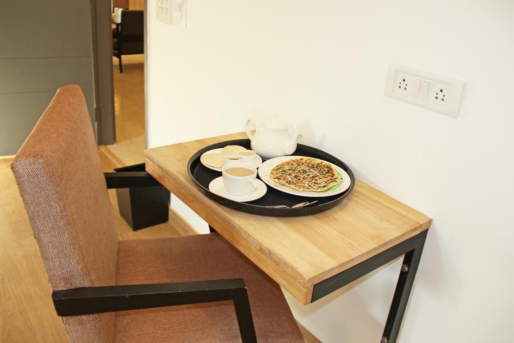 Hotel Monarch Guestline In Midc Rabale, Navi Mumbai Bagian luar foto