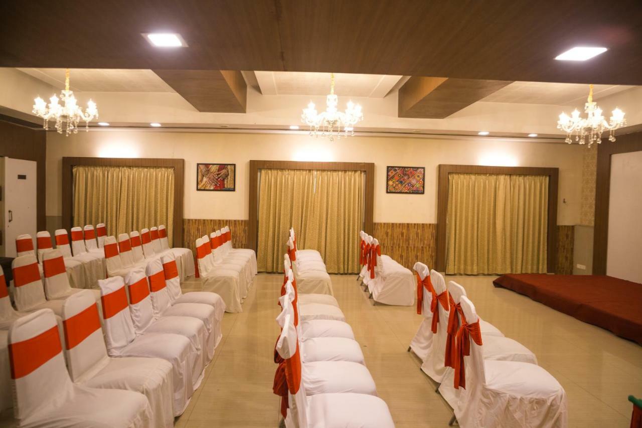 Hotel Monarch Guestline In Midc Rabale, Navi Mumbai Bagian luar foto