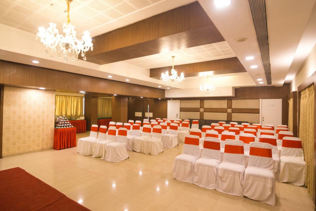 Hotel Monarch Guestline In Midc Rabale, Navi Mumbai Bagian luar foto