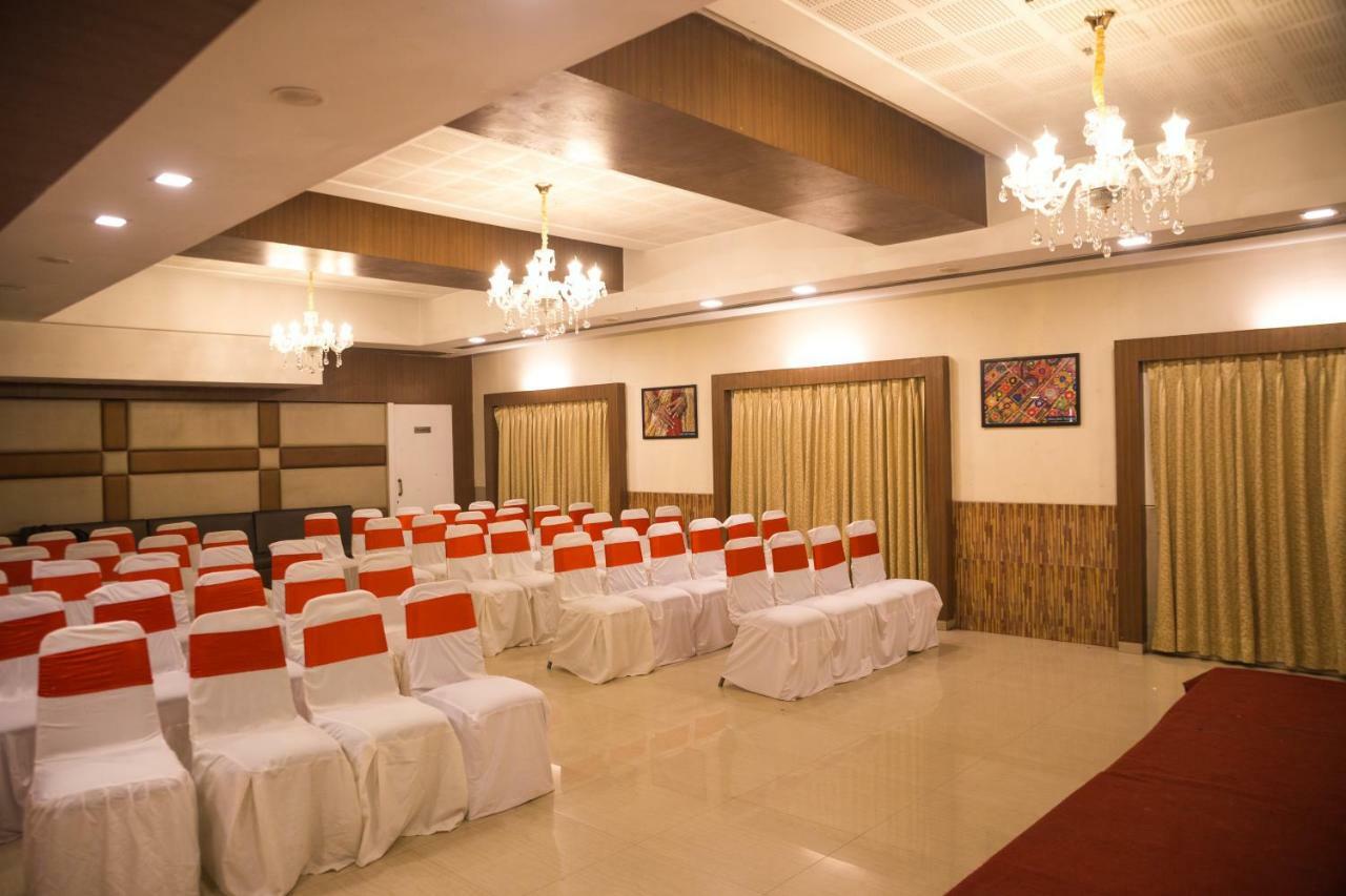 Hotel Monarch Guestline In Midc Rabale, Navi Mumbai Bagian luar foto